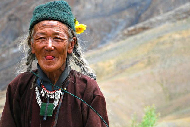 WOW - 10 Tradisi unik cara memberi salam di seluruh dunia, apa aja ya ? © 2016 brilio.net