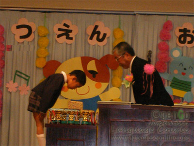 WOW - 10 Tradisi unik cara memberi salam di seluruh dunia, apa aja ya ? © 2016 brilio.net