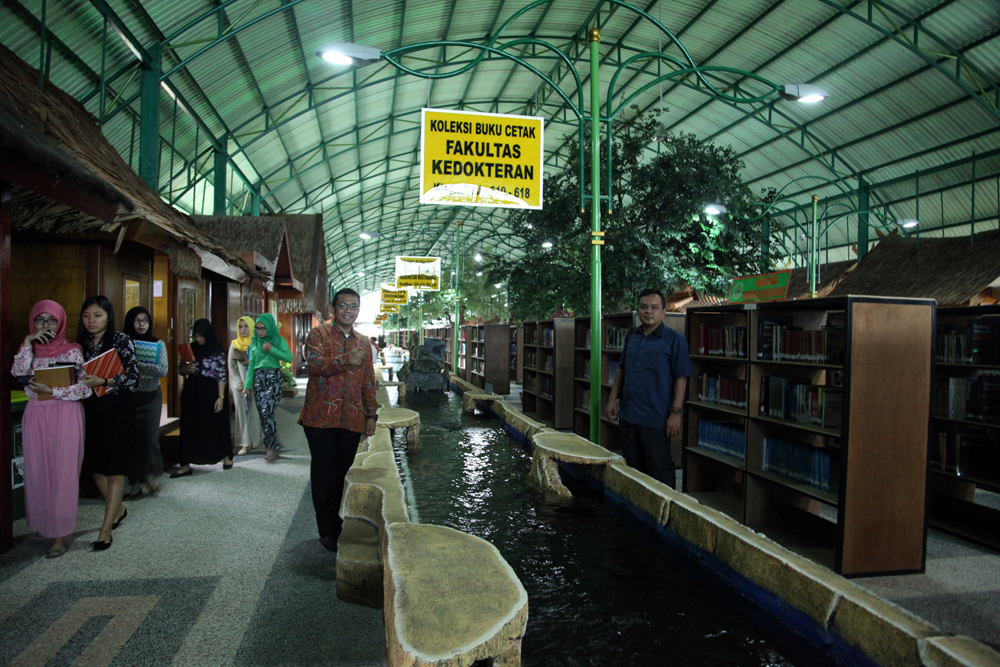 7 Desain unik perpustakaan di Indonesia, ada yang berbentuk perahu!