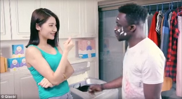  Iklan deterjen  China ini dianggap paling rasis duh kenapa ya 