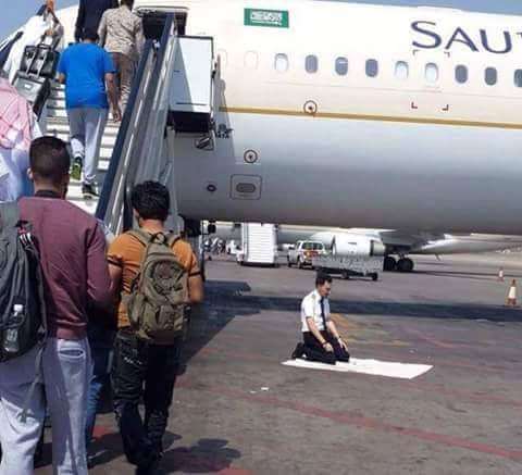 foto orang salat bikin malu malas salat  © 2016 brilio.net foto orang salat bikin malu malas salat  © 2016 brilio.net