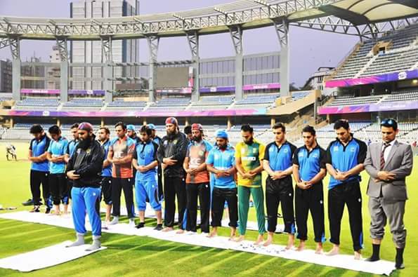 foto orang salat bikin malu malas salat  © 2016 brilio.net foto orang salat bikin malu malas salat  © 2016 brilio.net