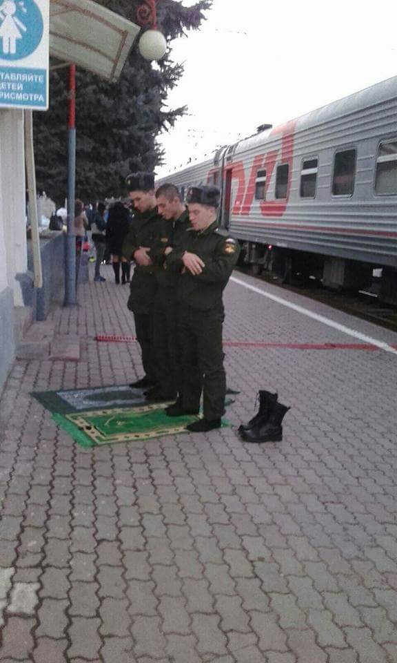 foto orang salat bikin malu malas salat  © 2016 brilio.net foto orang salat bikin malu malas salat  © 2016 brilio.net