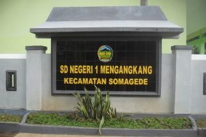 10 Nama Sekolah Dasar ini kocak abis, cuma ada di Indonesia!