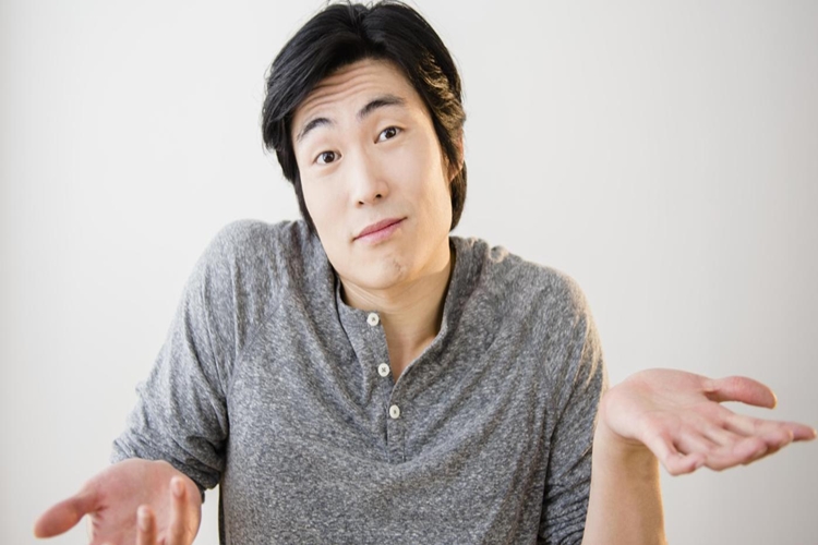 16 Gestur tubuh ini bikin orang malas percaya sama kamu, apa aja ya?