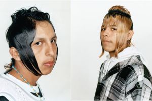 8 Gaya rambut anak muda ini sedang tren dan kocak banget, berani coba?