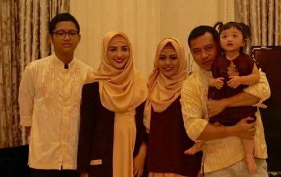 Kenakan hijab, Aurel tampil cantik dan tuai pujian netizen