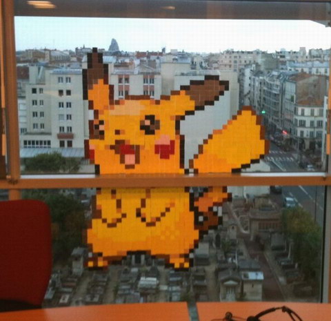 10 Karya seni keren dari sticky note, bikin jendela ...