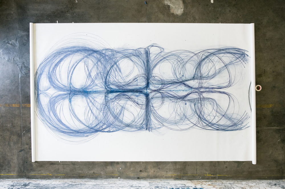 WOW - Melukis sambil menari, seniman ini hasilkan karya yang menakjubkan. © 2016 brilio.net