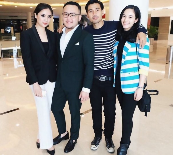 Pamer foto mesra hingga pegangi gaun, Chicco & Chelsea Islan pacaran?