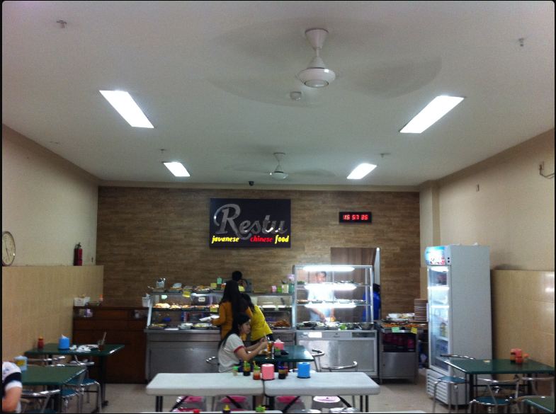 tempat makan antre  © 2016 brilio.net tempat makan antre  © 2016 brilio.net