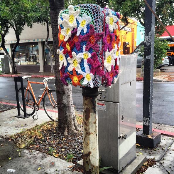 WOW - 20 Foto street art dari rajutan ini bikin jalanan terasa lebih hidup © 2016 brilio.net WOW - 20 Foto street art dari rajutan ini bikin jalanan terasa lebih hidup © 2016 brilio.net