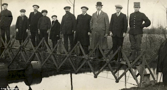 Abad Absurd © 2016 brilio.net Abad Absurd © 2016 brilio.net