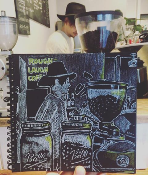 WOW - Seniman ini jadikan setiap orang yang ditemuinya sebagai model lukisannya © 2016 brilio.net