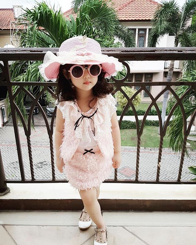 BAYI - Yuk kenalan dengan Clairine Mackenzey, batita yang centil dan modis abis © 2016 brilio.net BAYI - Yuk kenalan dengan Clairine Mackenzey, batita yang centil dan modis abis © 2016 brilio.net