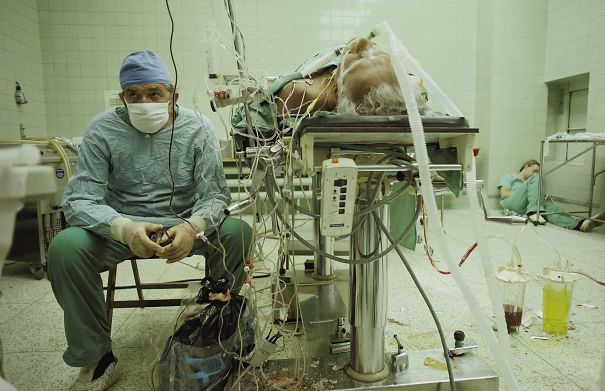 foto dokter kelelahan ini bukti kalau mereka juga manusia biasa © 2016 brilio.net foto dokter kelelahan ini bukti kalau mereka juga manusia biasa © 2016 brilio.net