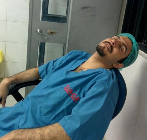 foto dokter kelelahan ini bukti kalau mereka juga manusia biasa © 2016 brilio.net foto dokter kelelahan ini bukti kalau mereka juga manusia biasa © 2016 brilio.net