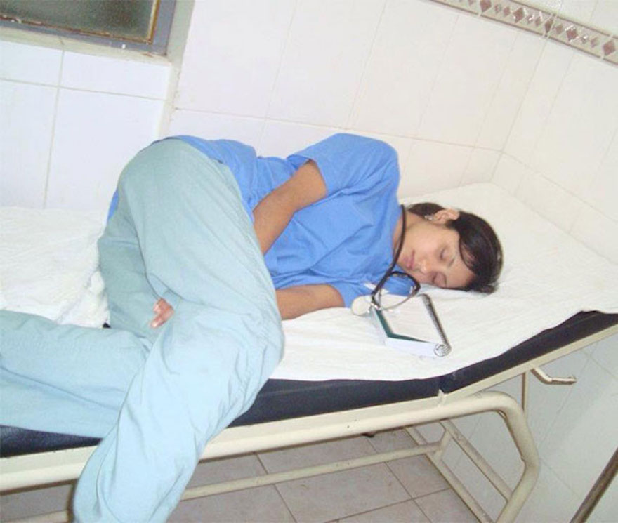 Сон врач сказал. Уставшая медсестра.