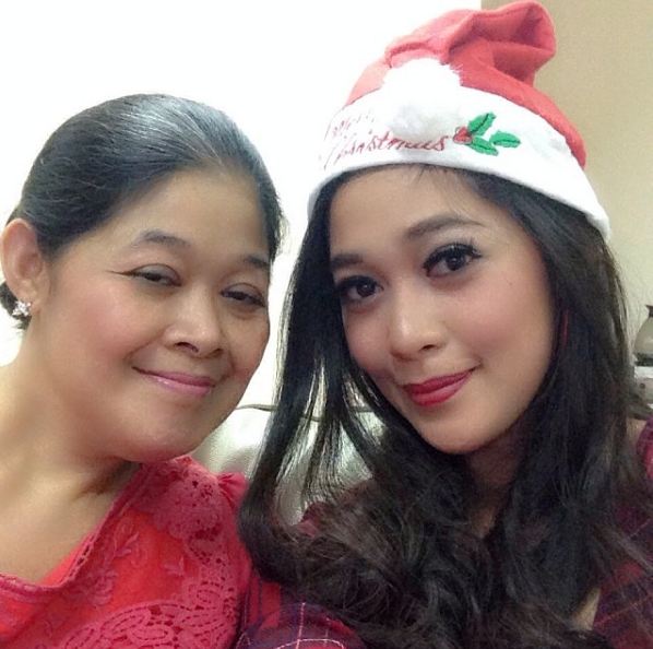 Artis dan ibu © 2016 brilio.net Artis dan ibu © 2016 brilio.net