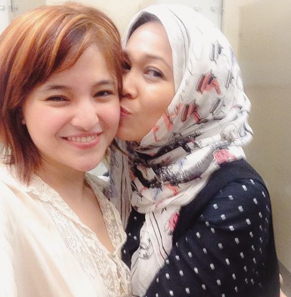 Artis dan ibu © 2016 brilio.net Artis dan ibu © 2016 brilio.net