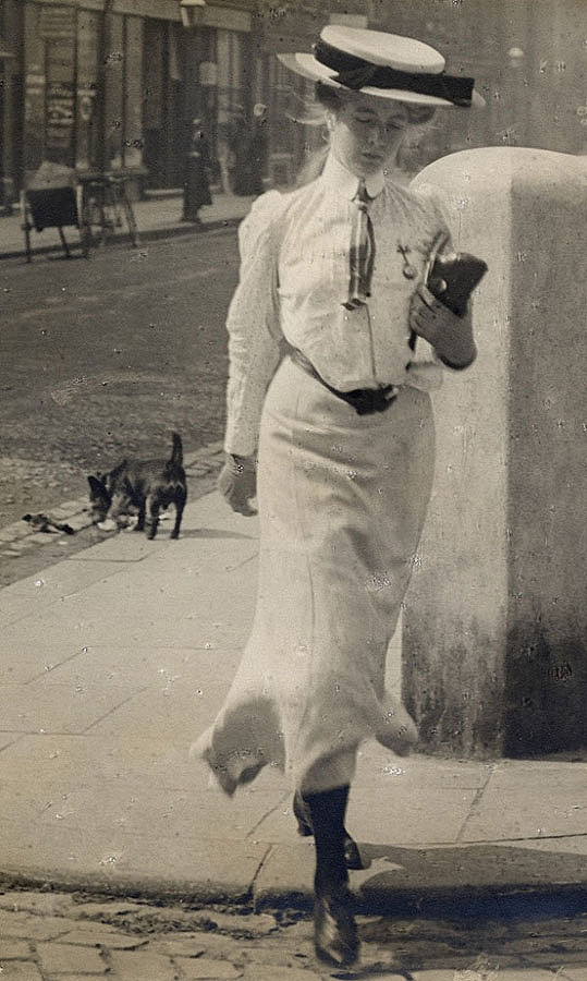 Cewek Seabad © 2016 brilio.net Cewek Seabad © 2016 brilio.net