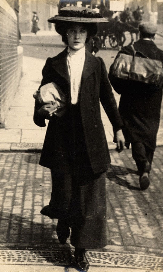 Cewek Seabad © 2016 brilio.net Cewek Seabad © 2016 brilio.net