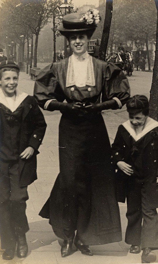 Cewek Seabad © 2016 brilio.net Cewek Seabad © 2016 brilio.net