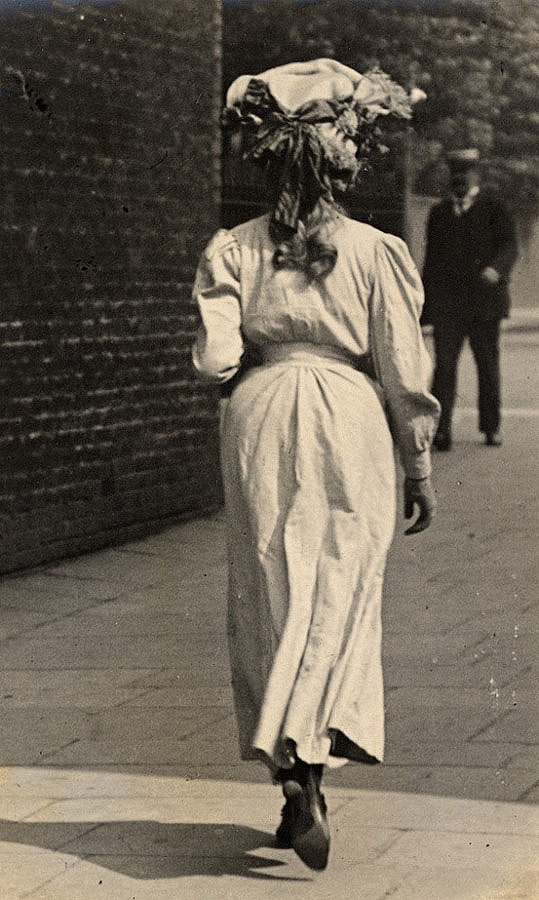 Cewek Seabad © 2016 brilio.net Cewek Seabad © 2016 brilio.net