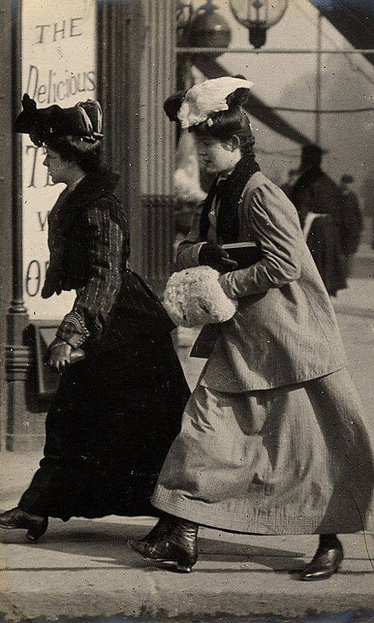 Cewek Seabad © 2016 brilio.net Cewek Seabad © 2016 brilio.net