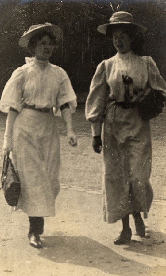 Cewek Seabad © 2016 brilio.net Cewek Seabad © 2016 brilio.net