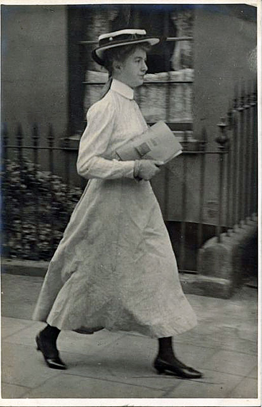 Cewek Seabad © 2016 brilio.net Cewek Seabad © 2016 brilio.net