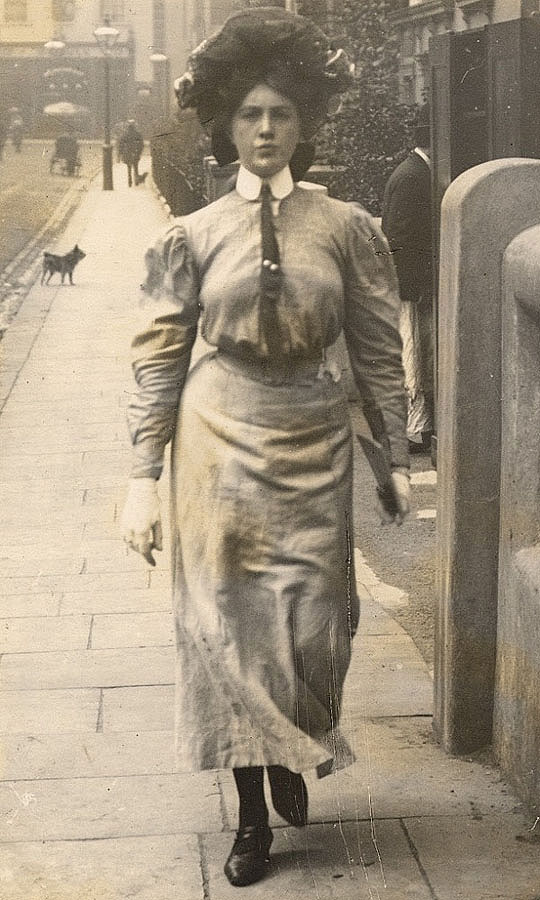 Cewek Seabad © 2016 brilio.net Cewek Seabad © 2016 brilio.net