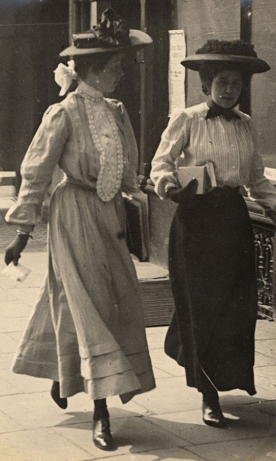 Cewek Seabad © 2016 brilio.net Cewek Seabad © 2016 brilio.net