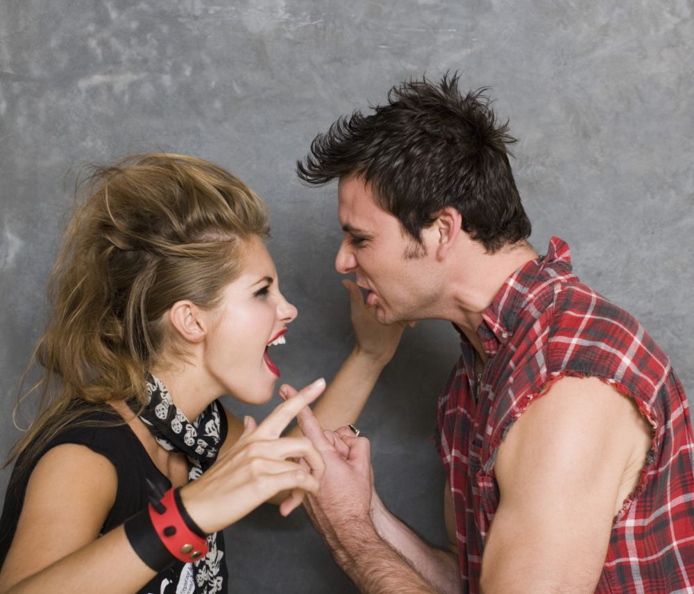 9 Tanda ini tunjukkan pacar kamu lakukan kekerasan, waspada ya! 