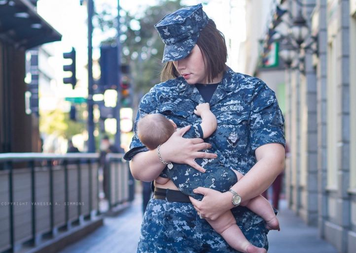 foto ibu menyusui tak kenal tempat ini bikin kamu makin cinta ibu © 2016 brilio.net foto ibu menyusui tak kenal tempat ini bikin kamu makin cinta ibu © 2016 brilio.net