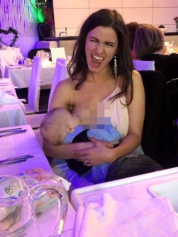 foto ibu menyusui tak kenal tempat ini bikin kamu makin cinta ibu © 2016 brilio.net foto ibu menyusui tak kenal tempat ini bikin kamu makin cinta ibu © 2016 brilio.net