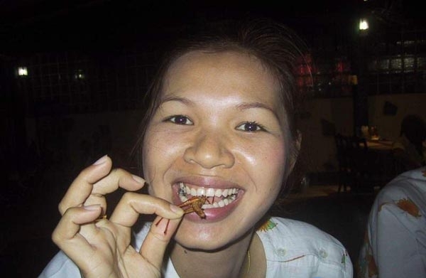 20 Orang makan serangga © 2016 brilio.net