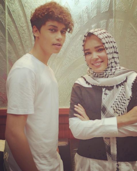 hijab ala artis © 2016 brilio.net