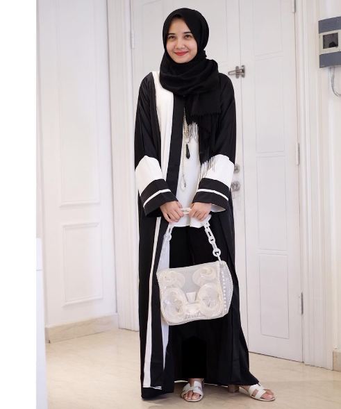 hijab ala artis © 2016 brilio.net