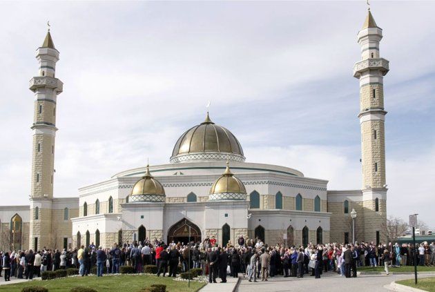 Meski minoritas penduduk muslim, 10 negara ini punya masjid megah lho!
