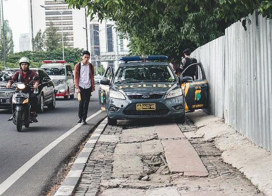 kelakuan berbahaya di jalanan ini tak pantas kamu tiru © 2016 brilio.net kelakuan berbahaya di jalanan ini tak pantas kamu tiru © 2016 brilio.net