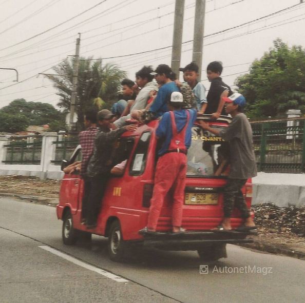 kelakuan berbahaya di jalanan ini tak pantas kamu tiru © 2016 brilio.net kelakuan berbahaya di jalanan ini tak pantas kamu tiru © 2016 brilio.net