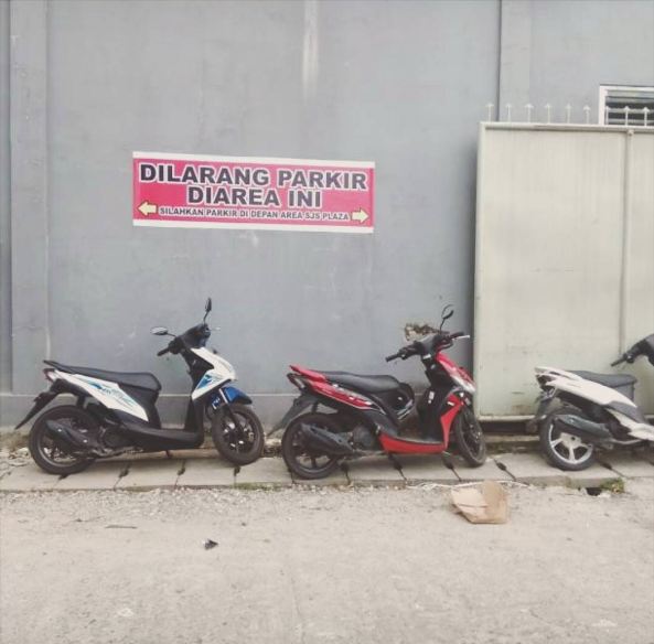 kelakuan berbahaya di jalanan ini tak pantas kamu tiru © 2016 brilio.net kelakuan berbahaya di jalanan ini tak pantas kamu tiru © 2016 brilio.net