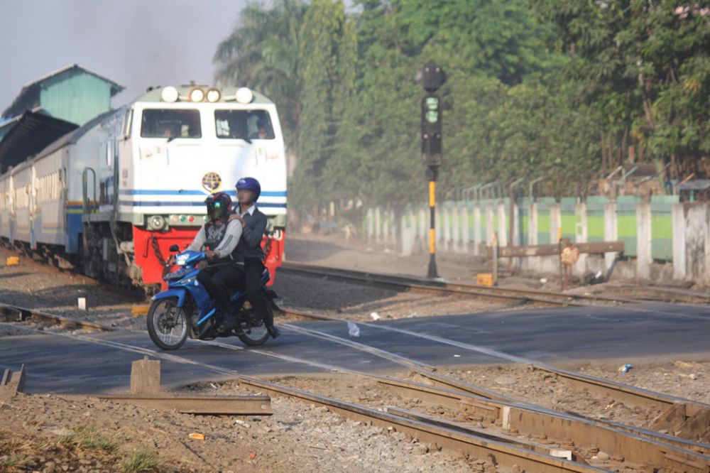 kelakuan berbahaya di jalanan ini tak pantas kamu tiru © 2016 brilio.net kelakuan berbahaya di jalanan ini tak pantas kamu tiru © 2016 brilio.net