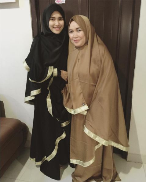 Bulan Ramadan 10 artis cantik ini unggah foto pakai hijab, bikin adem!