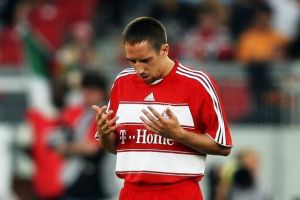 12 Foto pesepak bola muslim dunia yang berdoa sebelum pertandingan