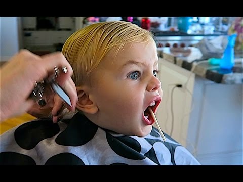 Bayi - 15 Ekspresi balita sedang potong rambut ini bikin geli lihatnya © 2016 brilio.net