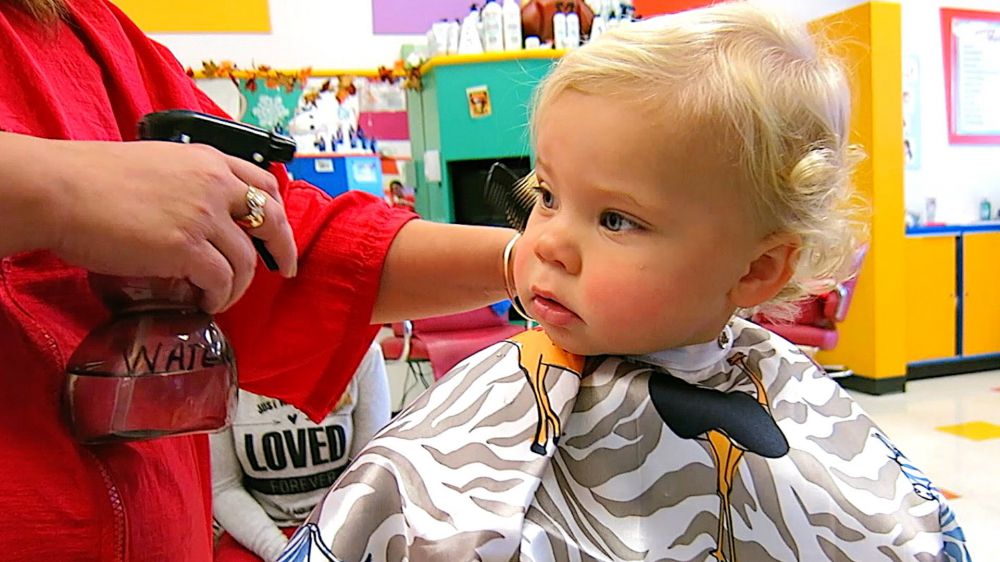 Bayi - 15 Ekspresi balita sedang potong rambut ini bikin geli lihatnya © 2016 brilio.net