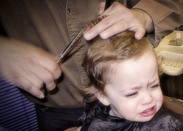 Bayi - 15 Ekspresi balita sedang potong rambut ini bikin geli lihatnya © 2016 brilio.net