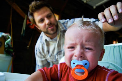 Bayi - 15 Ekspresi balita sedang potong rambut ini bikin geli lihatnya © 2016 brilio.net